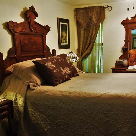 Benton Place Inn يوريكا سبرينغز الغرفة الصورة